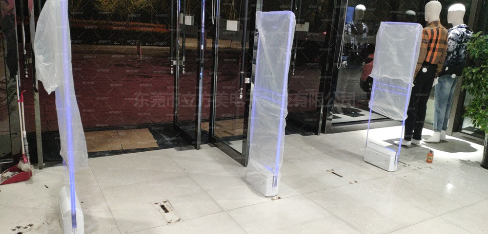 W jaki sposób sklep określa liczbę zabezpieczeń antykradzieżowych do zainstalowania?