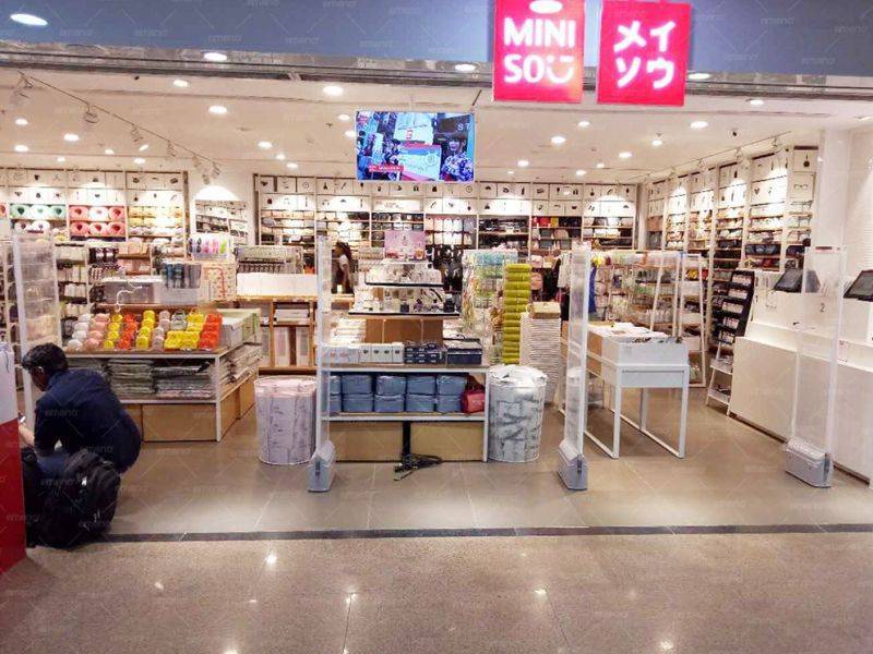 Butik MINISO instaluje drzwi antywłamaniowe CuboM AM7806