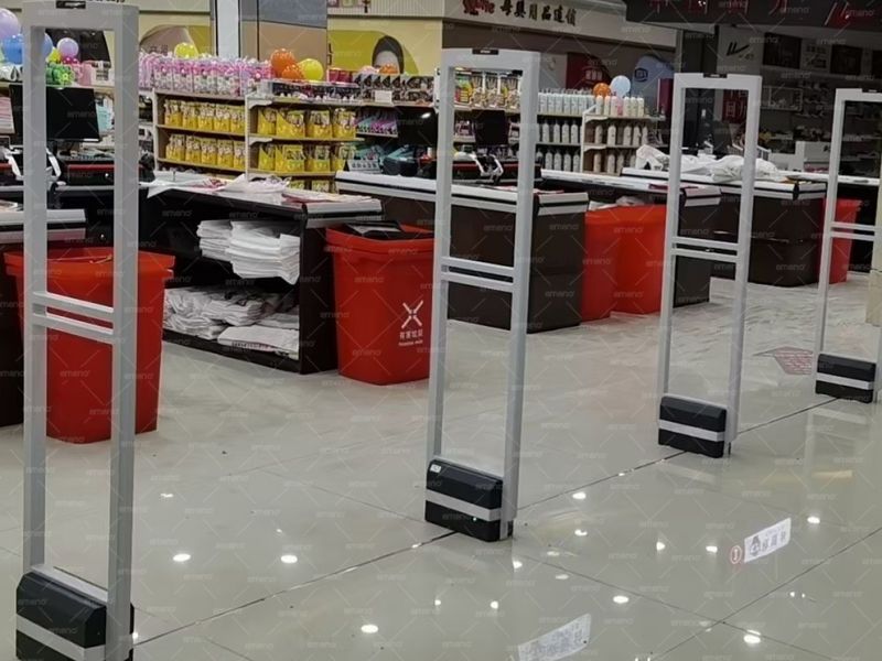 W supermarkecie zainstalowano akustyczne, magnetyczne urządzenie zabezpieczające przed kradzieżą sześcienne piękności AM8208